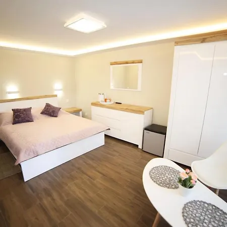 Apartament Azalia *