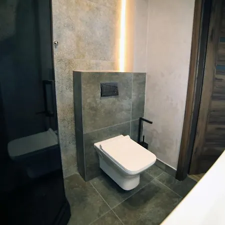 Azalia Apartment